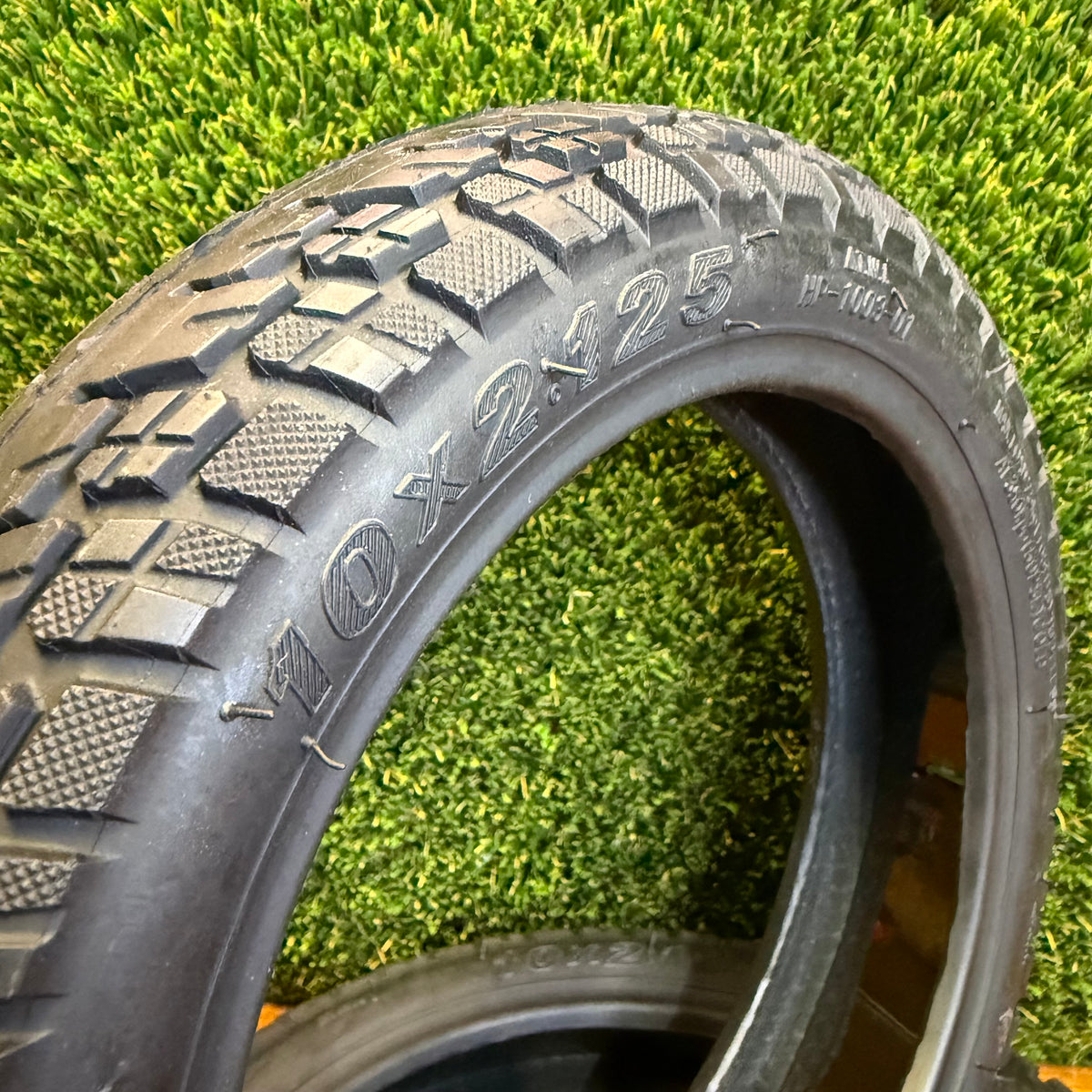 10x2.125-6.5 HP-1003 off-road tyre size marking close-up
