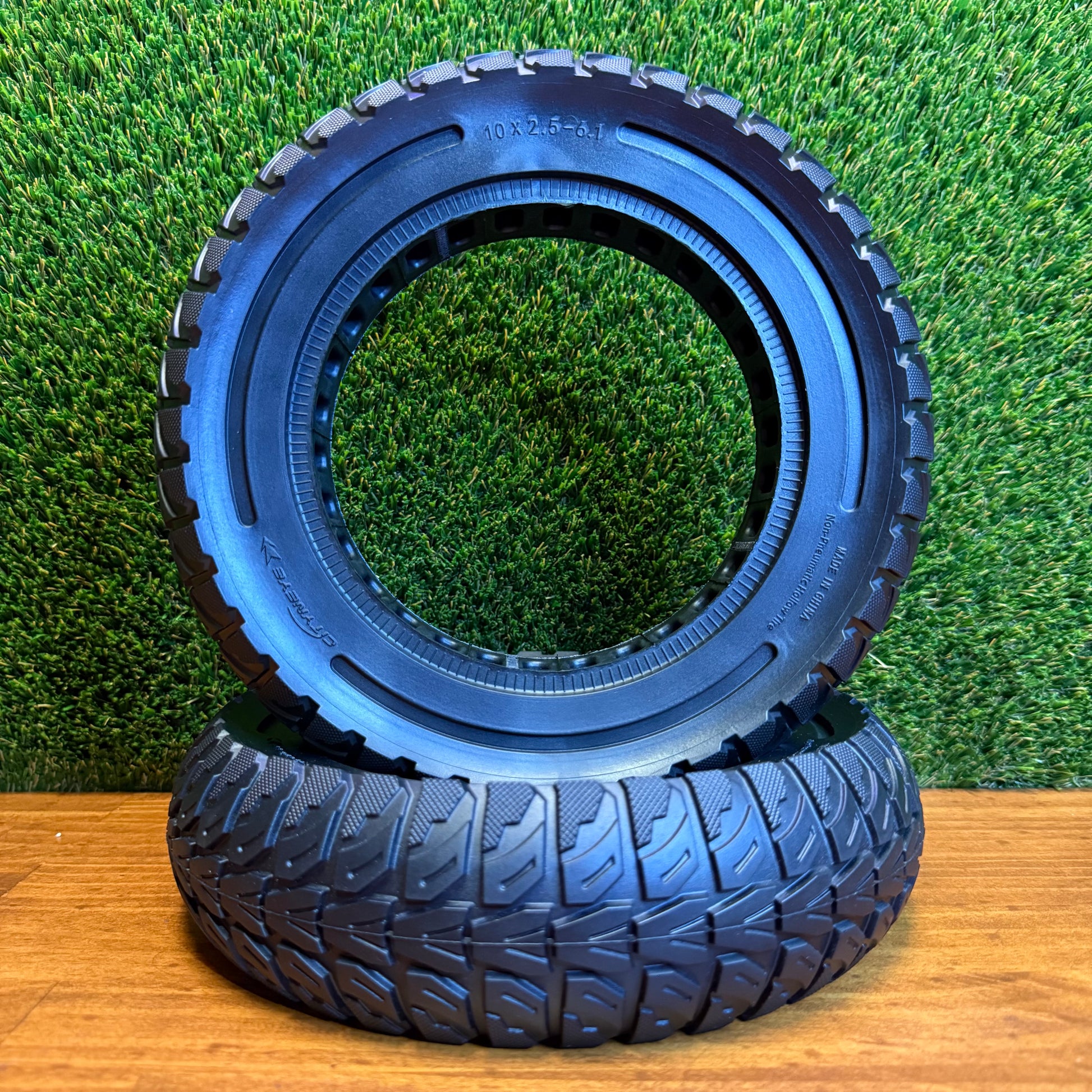 10x2.5-6.1 Solid Tyre