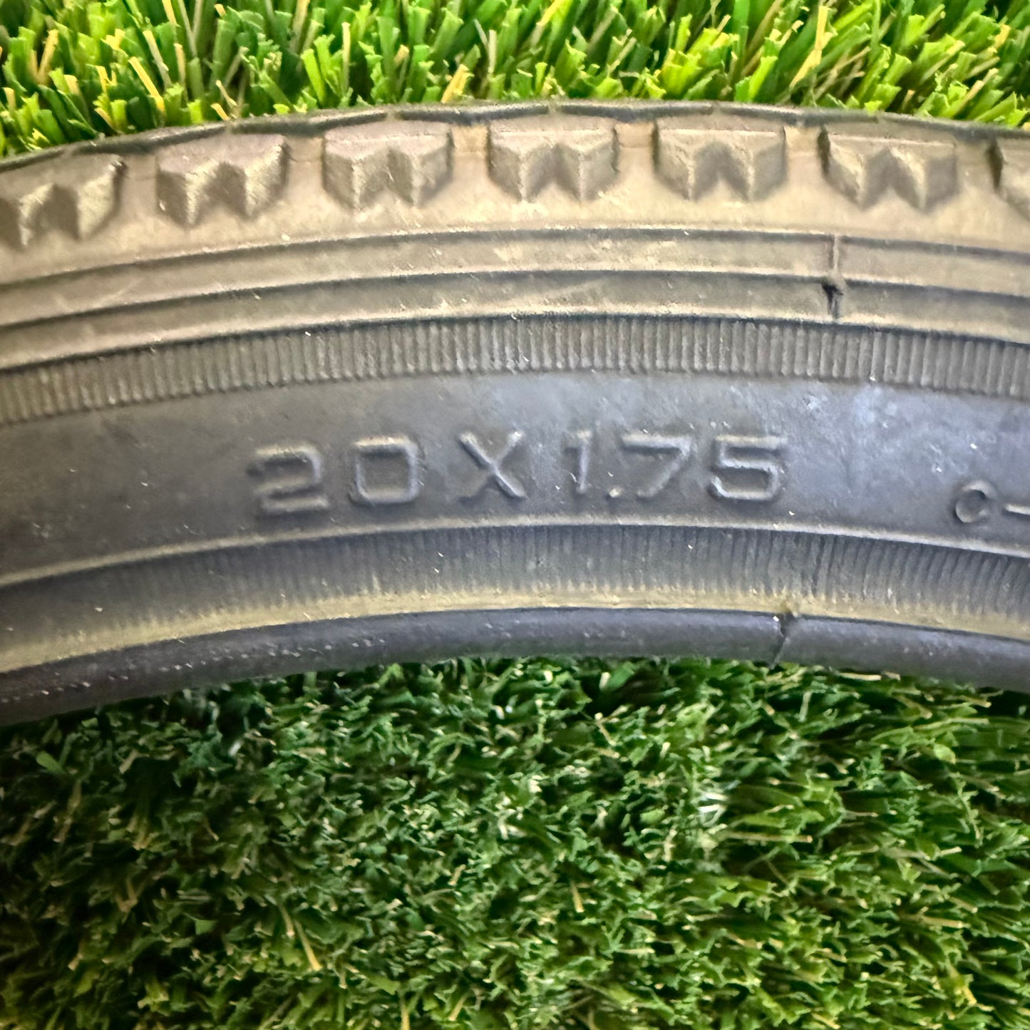 20X1.75 Road Tyre