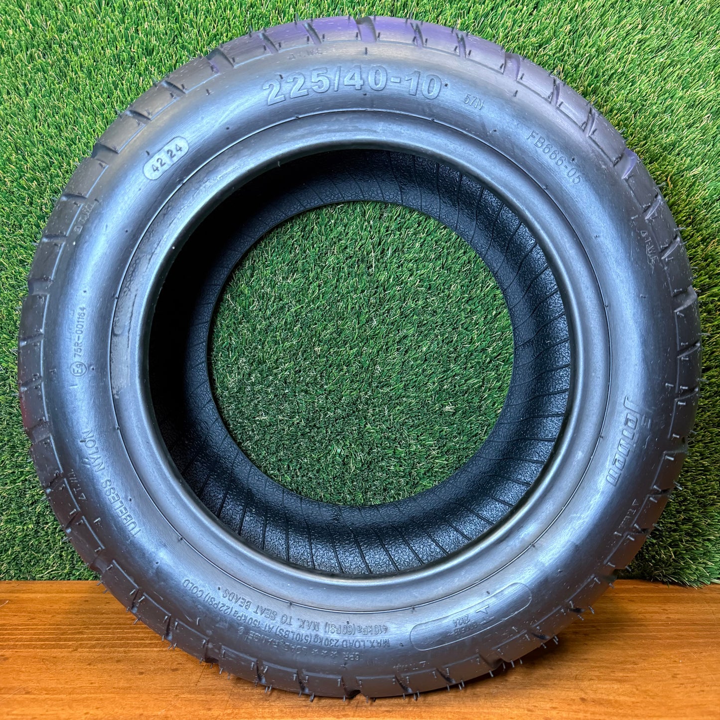 225/40-10 Road Tyre