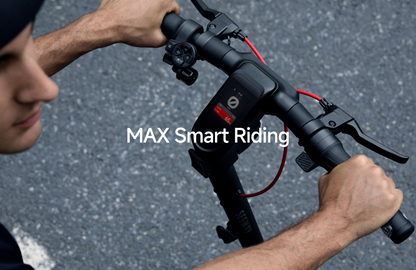 Rider holding the MAX G3 handlebars with its central TFT display
