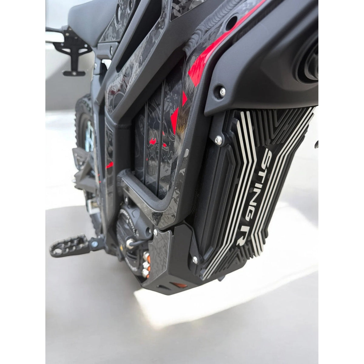 Talaria Sting PRO L1e TL5500 motor cover, footpeg and lower frame.